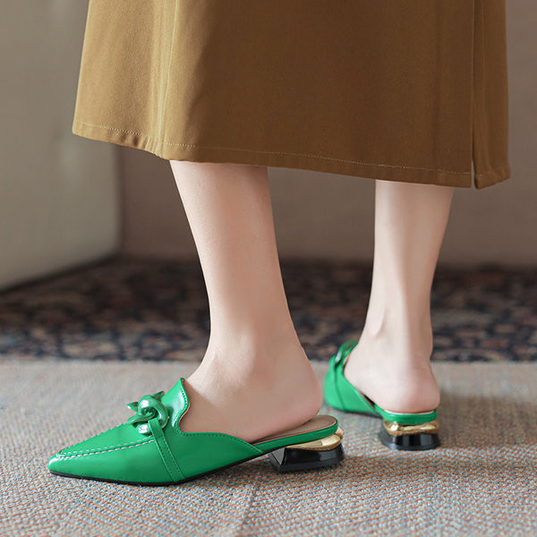 Ženske papuče od umjetne kože na špic