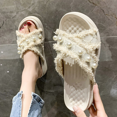 Ženske tekstilne papuče s potplatom visine 4 cm i perlama