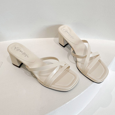 Ženske ležerne papuče s tankim križnim naramenicama