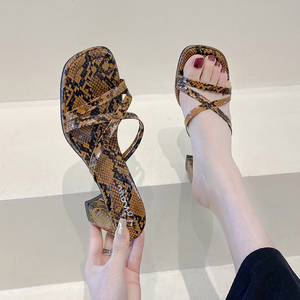 Ženske ležerne papuče s tankim križnim naramenicama