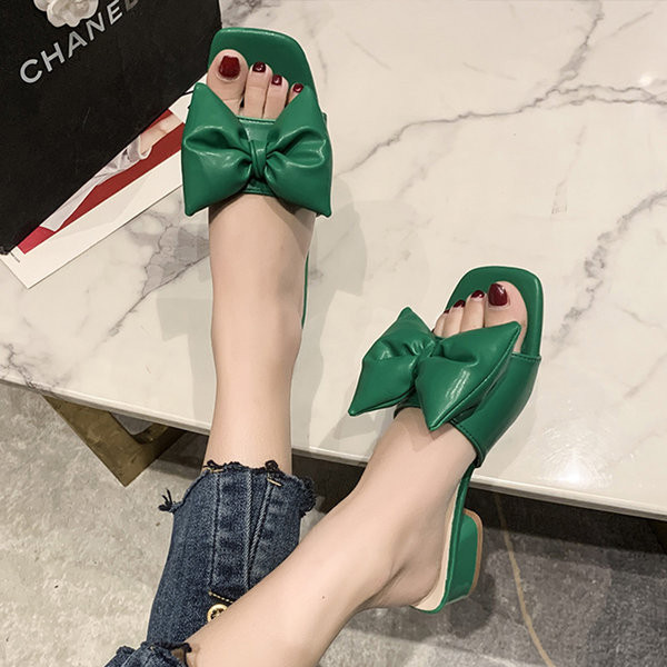 Ženske papuče od eko kože sa trakom i debelom četvrtastom petom 3,5cm