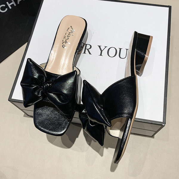 Ženske papuče od eko kože sa trakom i debelom četvrtastom petom 3,5cm