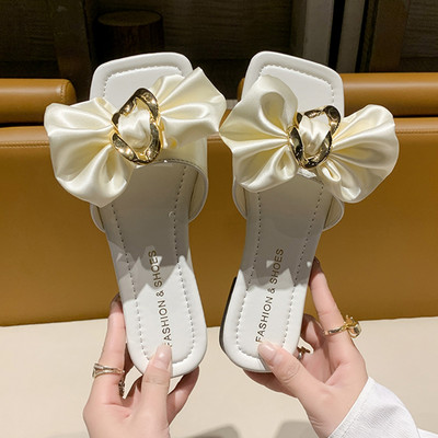 Дамски чехли със сатенена панделка и метална декорация