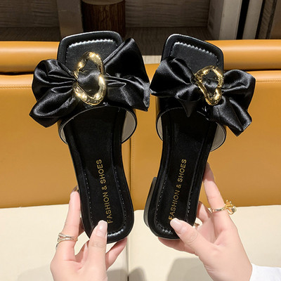 Дамски чехли със сатенена панделка и метална декорация