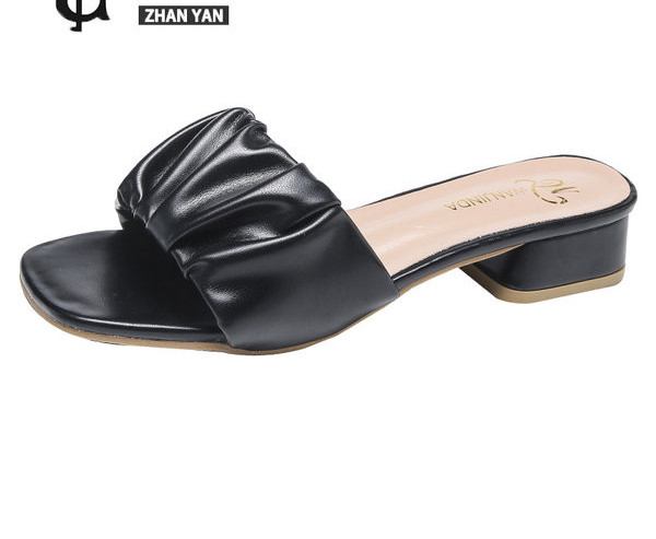 Дамски чехли с каишка от еко кожа и набран  ефект