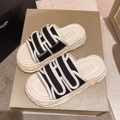 Дамски чехли с велкро лепенки и равна подметка