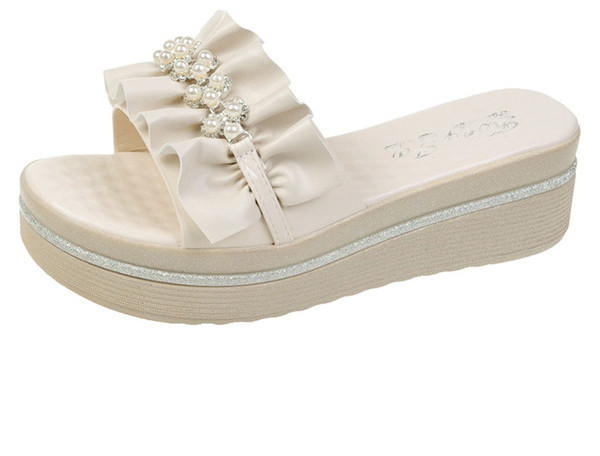 Γυναικείες μοντέρνες παντόφλες με ψηλή πλατφόρμα 5 cm και διακόσμηση με πέρλες και πέτρες