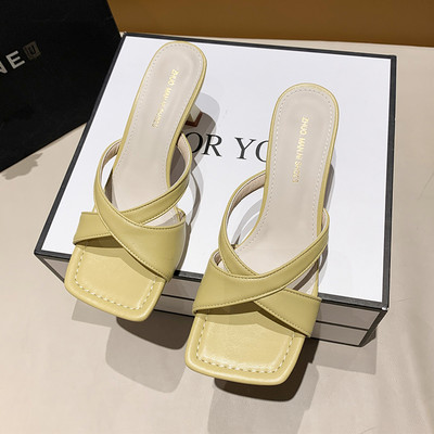 Γυναικείες παντόφλες λουστρίνι με τακούνι 7 cm