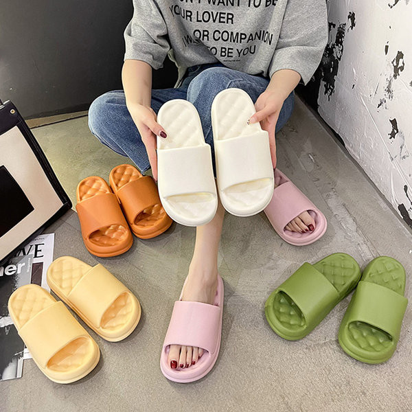 Naiste kummist sussid reljeefse tallaga