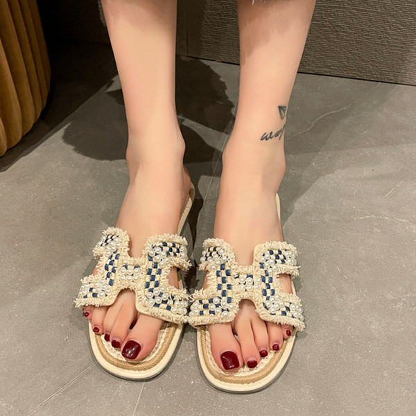 Moderne ženske papuče s ravnim potplatom