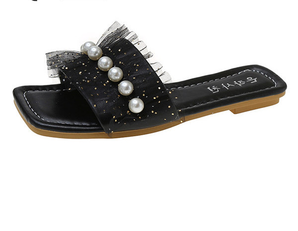 Moodsad pärlite ja tülliga sussid