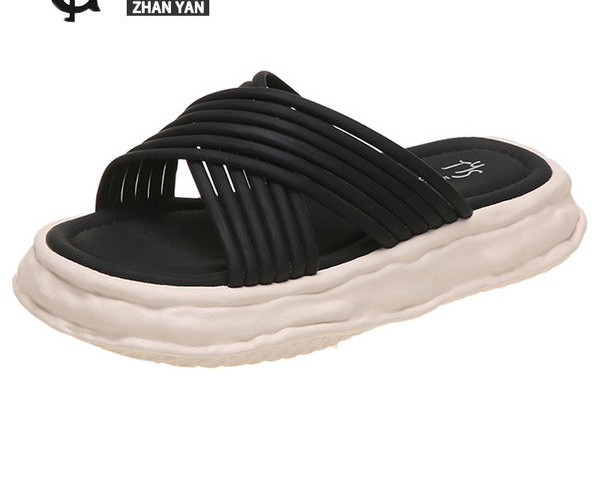 Ženske casual papuče s platformom i poprečnim remenom od eko kože