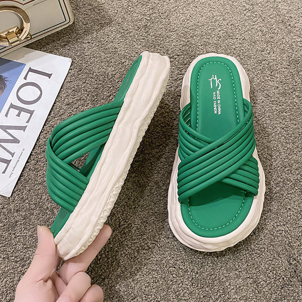 Ženske casual papuče s platformom i poprečnim remenom od eko kože