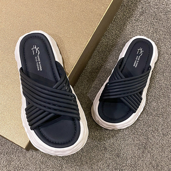 Ženske casual papuče s platformom i poprečnim remenom od eko kože