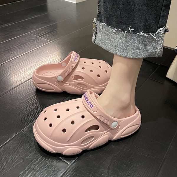 Дамски чехли с равна подметка - подходящи за лятото