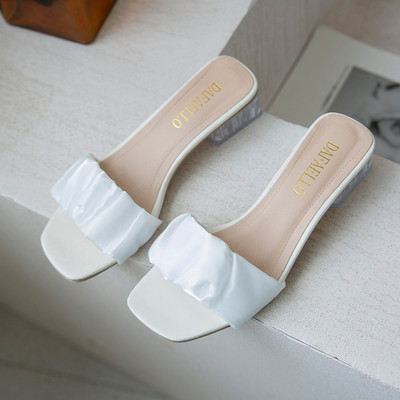 Модерни дамски чехли с кожена каишка и 3см квадратен ток