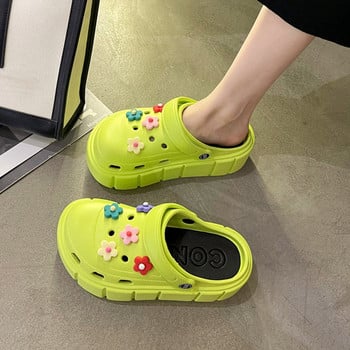 Παντόφλες από καουτσούκ Crocs με τρισδιάστατα λουλούδια