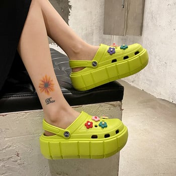 Παντόφλες από καουτσούκ Crocs με τρισδιάστατα λουλούδια