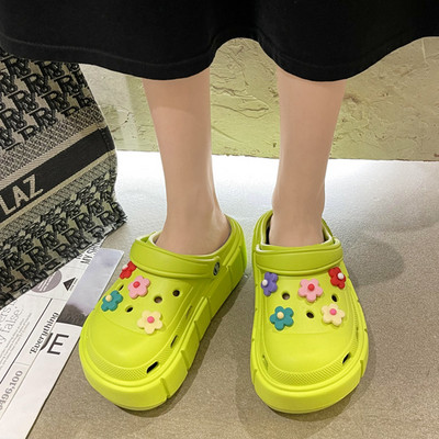 Papuci de cauciuc Crocs cu flori 3D