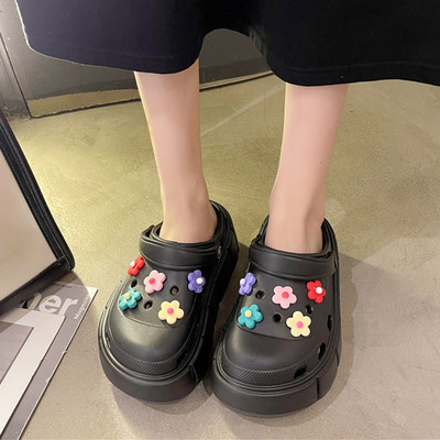 Παντόφλες από καουτσούκ Crocs με τρισδιάστατα λουλούδια