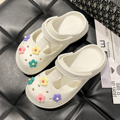 Γυναικείες κλειστές λαστιχένιες παντόφλες με τρισδιάστατη διακόσμηση