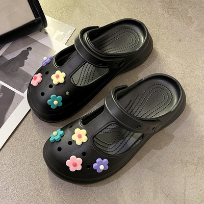 Γυναικείες κλειστές λαστιχένιες παντόφλες με τρισδιάστατη διακόσμηση