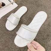 Ženske papuče s ravnim potplatom i bisernim ukrasom