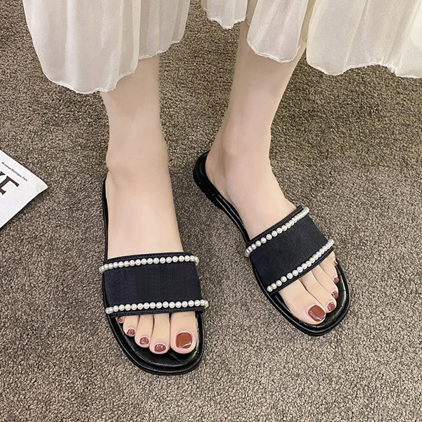 Ženske papuče s ravnim potplatom i bisernim ukrasom