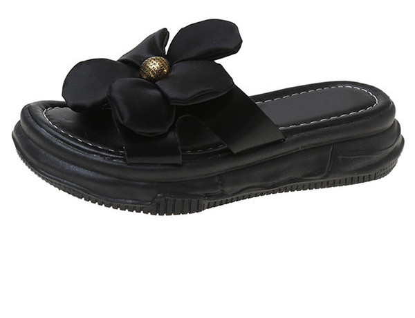 Moodsad naiste lilledega sussid