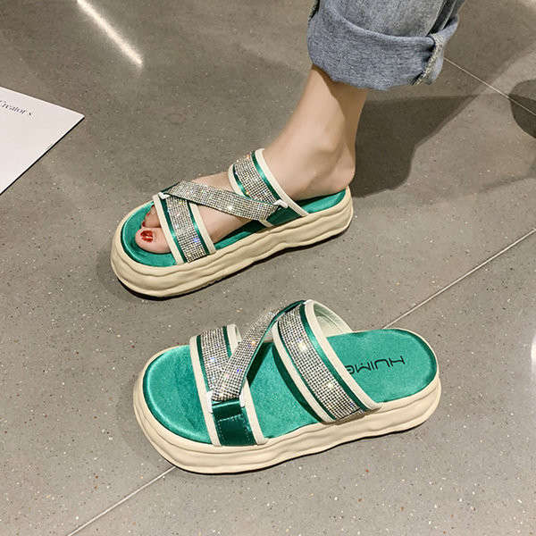 Naiste platvormsussid tekstiilist rihmade ja dekoratiivkividega