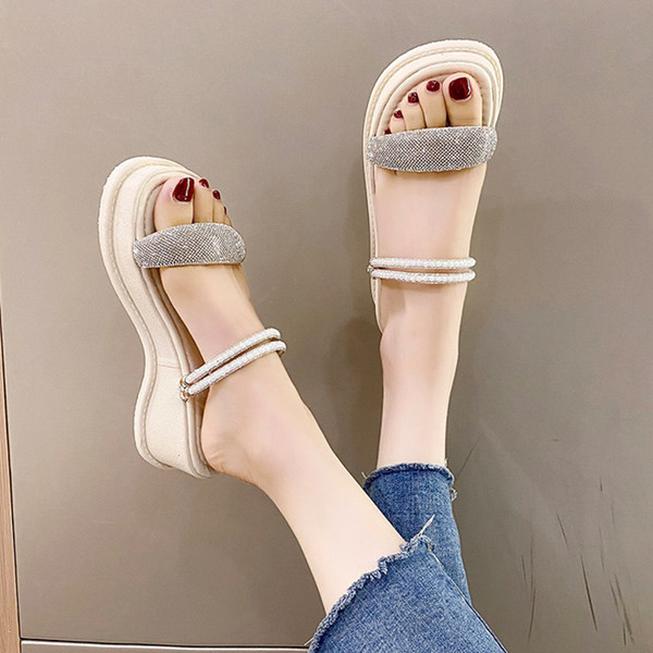 Naiste kividega ja 5,5 cm platvormiga sussid