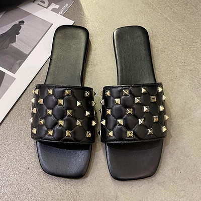 Дамски квадратни чехли от еко кожа с метални нитове