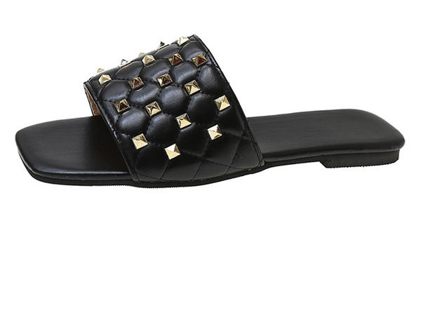 Дамски квадратни чехли от еко кожа с метални нитове