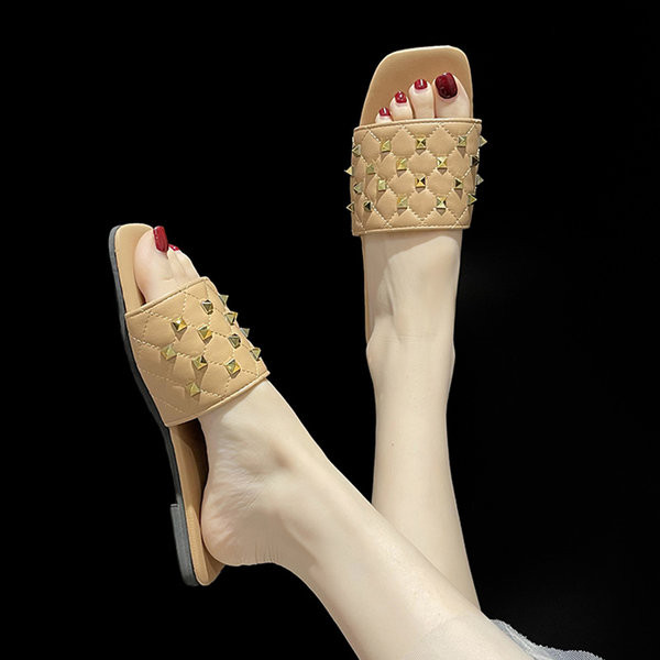 Дамски квадратни чехли от еко кожа с метални нитове