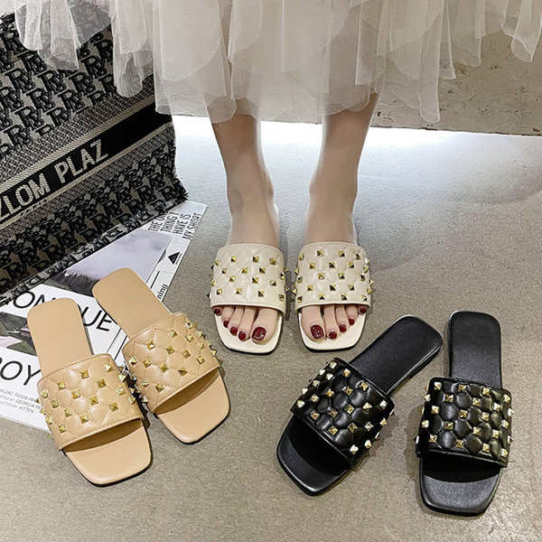 Дамски квадратни чехли от еко кожа с метални нитове