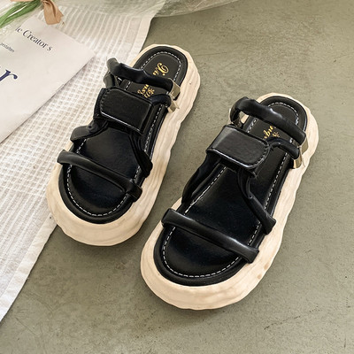 Naiste vabaaja sussid kunstnahast rihmadega