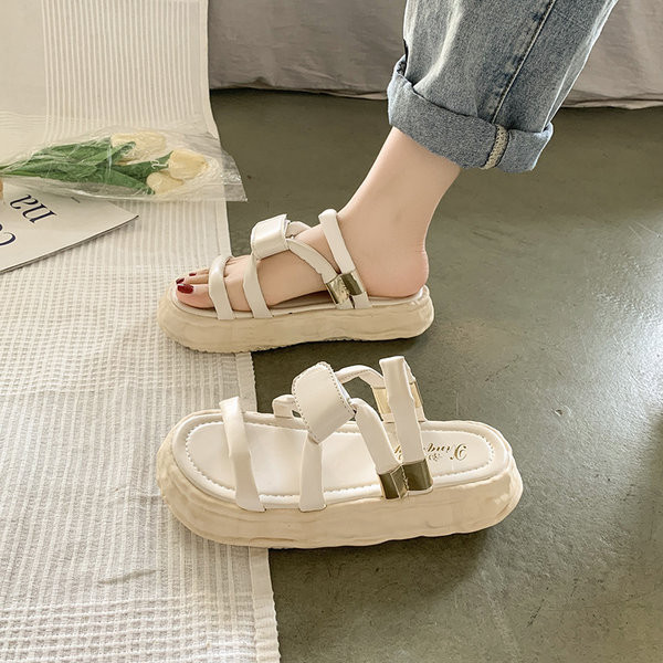 Naiste vabaaja sussid kunstnahast rihmadega