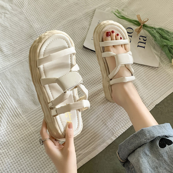 Naiste vabaaja sussid kunstnahast rihmadega