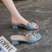 Модерни чехли от еко кожа с квадратен ток 4.5 см и метална верига