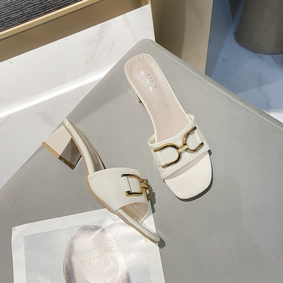 Модерни чехли от еко кожа с квадратен ток 4.5 см и метална верига