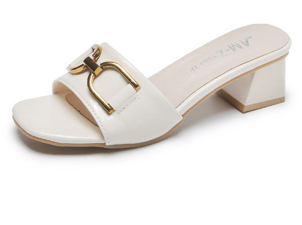 Модерни чехли от еко кожа с квадратен ток  4.5 см и метална верига 