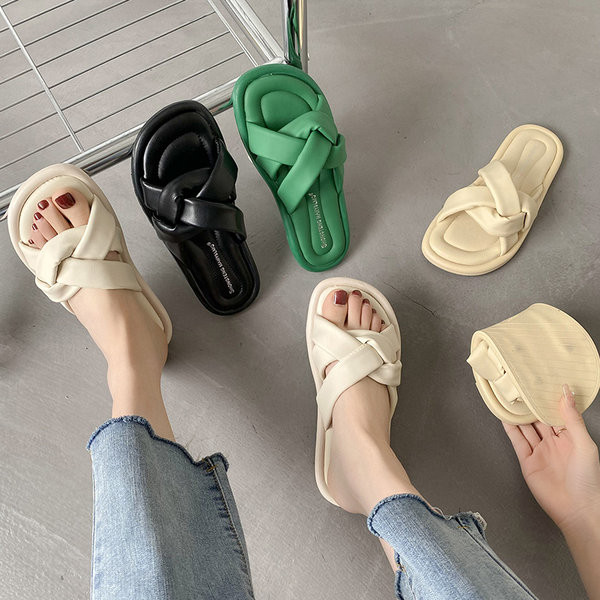 Кожени чехли с равна подметка в четири цвята