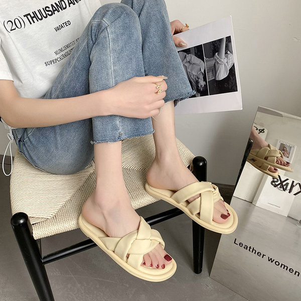 Кожени чехли с равна подметка в четири цвята