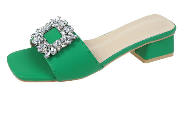 Moodsad kivikeste ja kandilise kontsaga naiste sussid