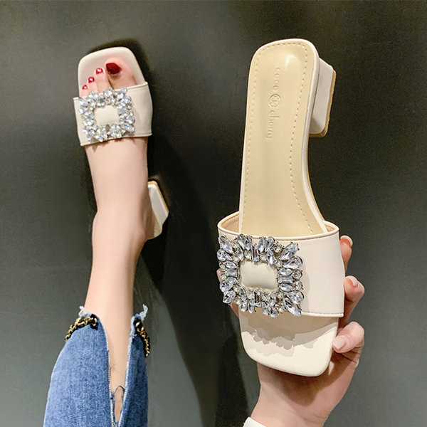 Moodsad kivikeste ja kandilise kontsaga naiste sussid