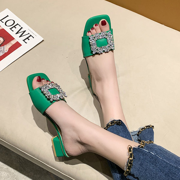 Moodsad kivikeste ja kandilise kontsaga naiste sussid