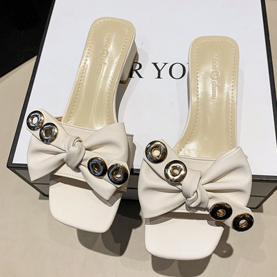 Moderne ženske papuče sa trakom od pete 3,5 cm i metalnim elementima