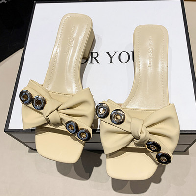 Moderne ženske papuče sa trakom od pete 3,5 cm i metalnim elementima