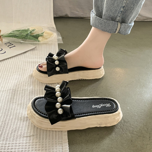 Ženske casual papuče od eko kože s perlama i visokim potplatom 3,5 cm