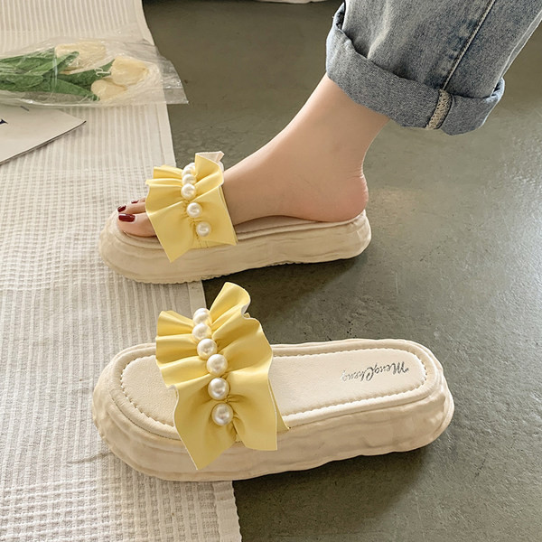 Ženske casual papuče od eko kože s perlama i visokim potplatom 3,5 cm